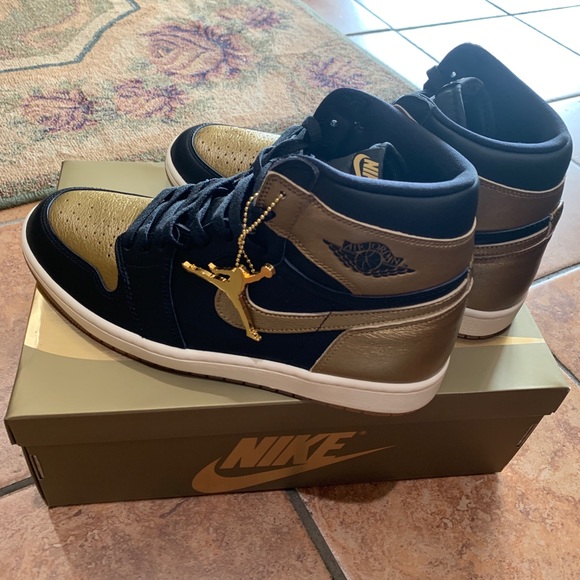 Jordan 1 Retro High OG "Black And Gold" Men's shoe - Picture 9 of 15
